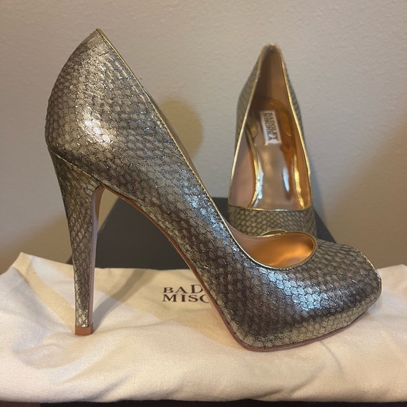 Gold scale heels - Picture 3 of 9